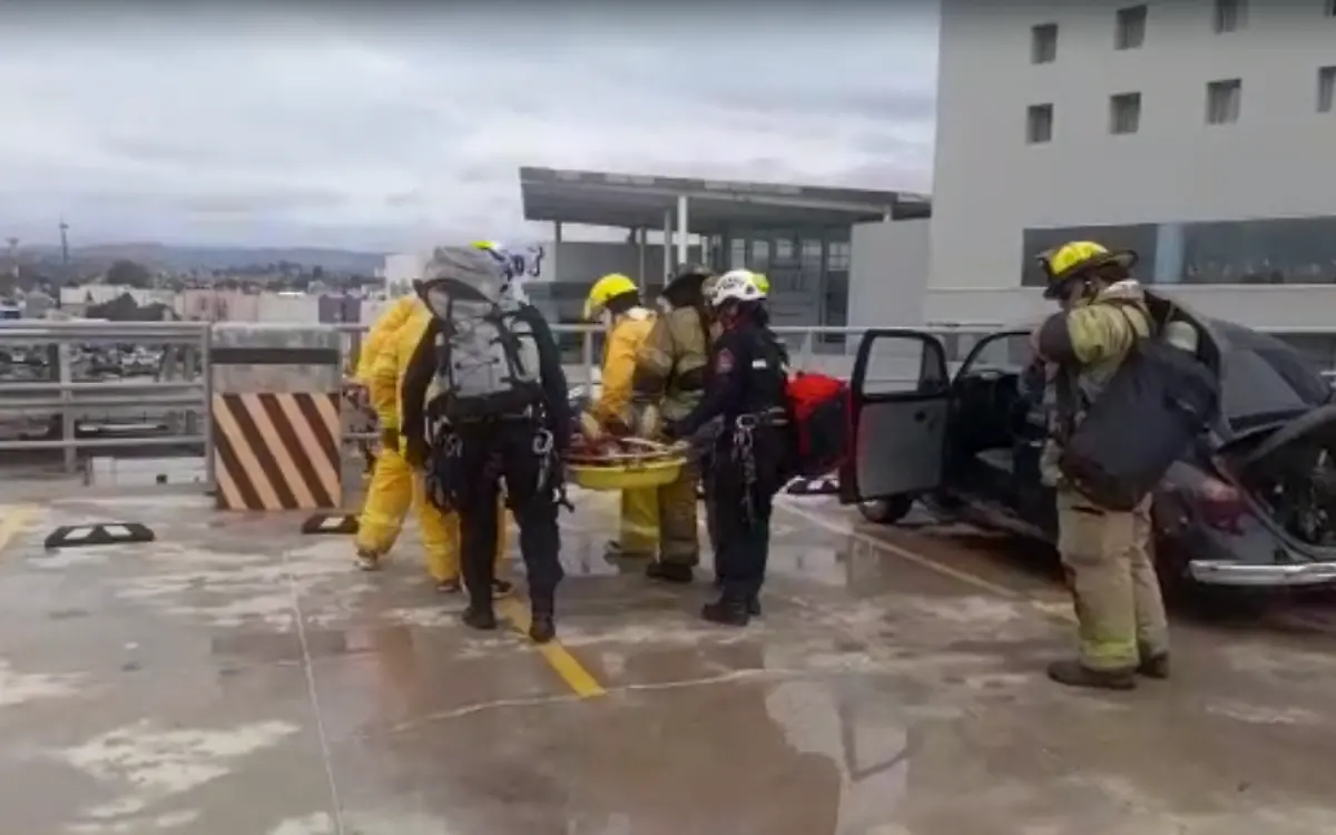 Realizan simulacro en plaza comercial en el Día Nacional de Protección Civil